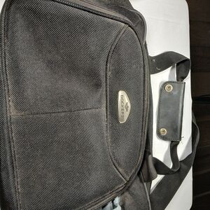 Dockers Black Men’s Laptop Messenger Bag with Shoulder Pad
